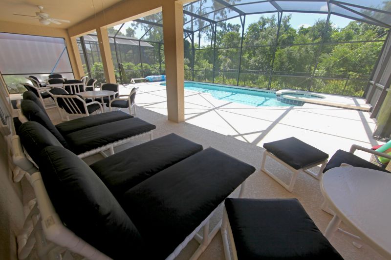 Who Does Lanai Screen Repairs